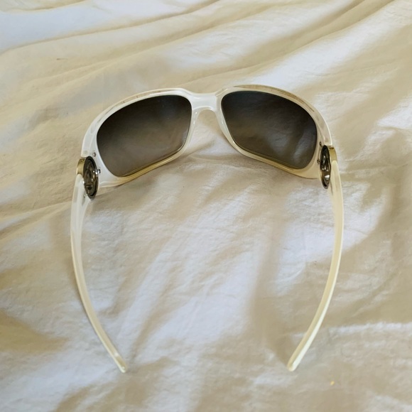 Chanel oversized white sunglasses - Picture 3 of 3